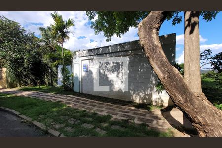 Casa de condomínio à venda com 400m², 5 quartos e 4 vagas Casa de condomínio à venda com 400m², 5 quartos e 4 vagasFachada