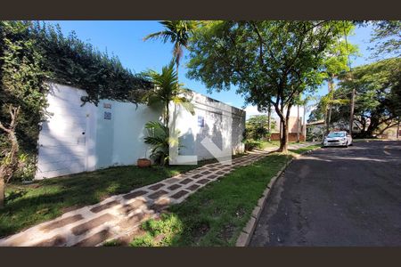 Casa de condomínio à venda com 400m², 5 quartos e 4 vagas Casa de condomínio à venda com 400m², 5 quartos e 4 vagasFachada