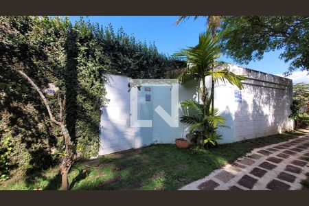 Casa de condomínio à venda com 400m², 5 quartos e 4 vagas Casa de condomínio à venda com 400m², 5 quartos e 4 vagasFachada