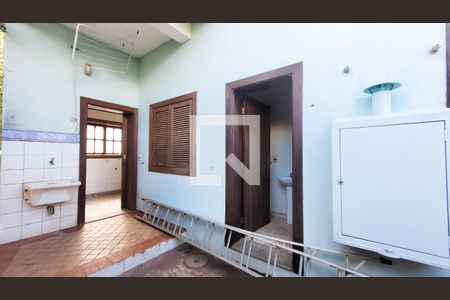 Casa de condomínio à venda com 400m², 5 quartos e 4 vagas Casa de condomínio à venda com 400m², 5 quartos e 4 vagasÁrea de Serviço