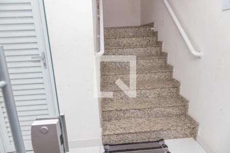 Apartamento à venda com 57m², 2 quartos e 1 vagaEscada do prédio 