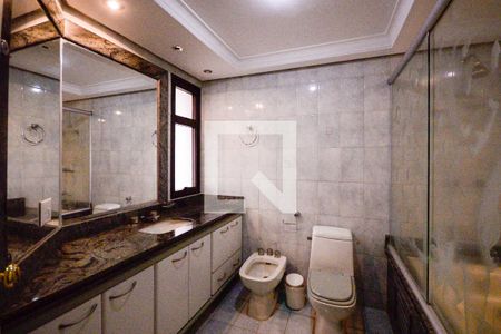 Apartamento à venda com 560m², 4 quartos e 5 vagasBanheiro do Quarto 1 