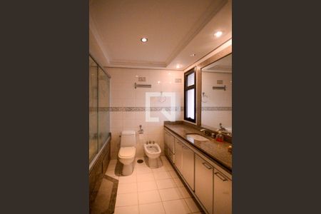 Apartamento à venda com 560m², 4 quartos e 5 vagasBanheiro do quarto 3 