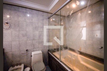 Apartamento à venda com 560m², 4 quartos e 5 vagasBanheiro do Quarto 1 