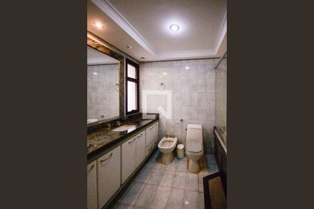 Apartamento à venda com 560m², 4 quartos e 5 vagasBanheiro do Quarto 1 