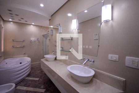 Apartamento à venda com 560m², 4 quartos e 5 vagasBanheiro do Quarto 4 