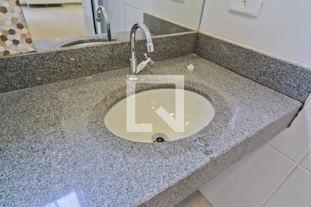 Apartamento para alugar com 60m², 2 quartos e sem vagaBanheiro