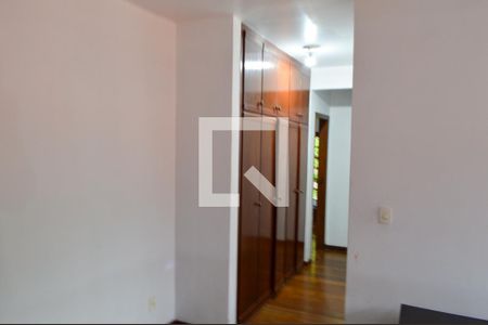 Casa de condomínio para alugar com 900m², 6 quartos e 4 vagasSaleta