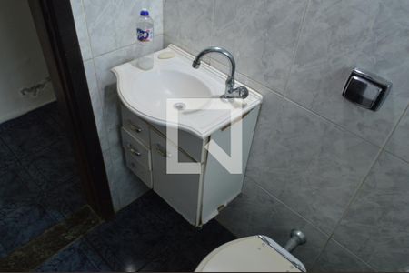 Casa de condomínio para alugar com 900m², 6 quartos e 4 vagasBanheiro da Edicula