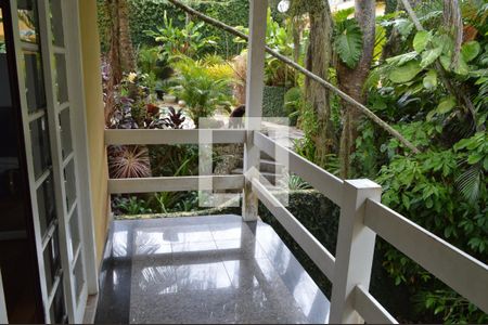 Casa de condomínio para alugar com 900m², 6 quartos e 4 vagasVaranda da Suíte 3