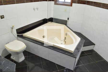 Casa de condomínio para alugar com 900m², 6 quartos e 4 vagasBanheiro da Suíte 3