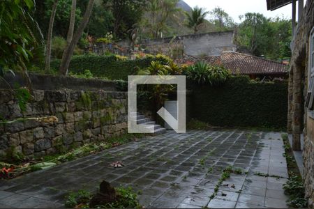 Casa de condomínio para alugar com 900m², 6 quartos e 4 vagasQuintal