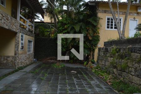 Casa de condomínio para alugar com 900m², 6 quartos e 4 vagasQuintal