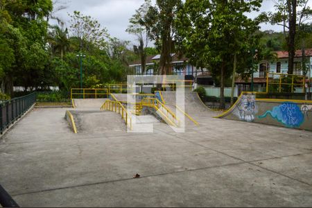 Casa de condomínio para alugar com 900m², 6 quartos e 4 vagasPista de Skate