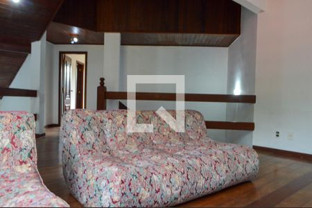 Casa de condomínio para alugar com 900m², 6 quartos e 4 vagasSaleta