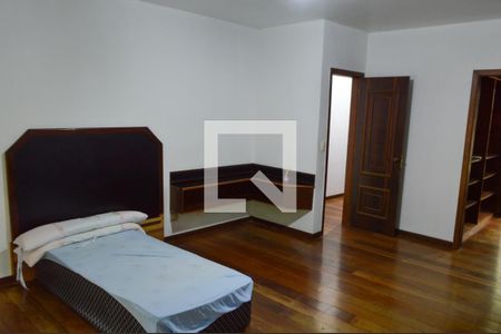 Casa de condomínio para alugar com 900m², 6 quartos e 4 vagasSuíte 3