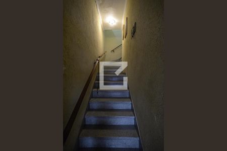 Casa à venda com 185m², 2 quartos e sem vagaEscada