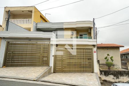 Casa à venda com 280m², 4 quartos e 4 vagasFachada