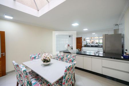 Casa à venda com 280m², 4 quartos e 4 vagasCopa e cozinha