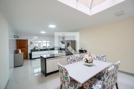 Casa à venda com 280m², 4 quartos e 4 vagasCopa e cozinha