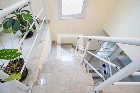 Casa à venda com 280m², 4 quartos e 4 vagasEscada