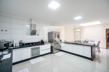 Casa à venda com 280m², 4 quartos e 4 vagasCopa e cozinha