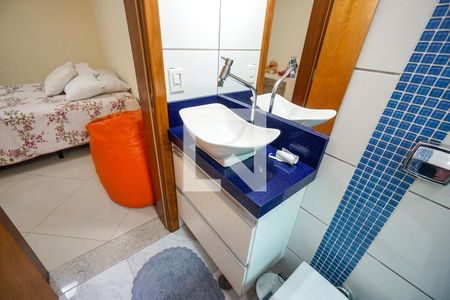 Casa à venda com 280m², 4 quartos e 4 vagasBanheiro da suíte 02