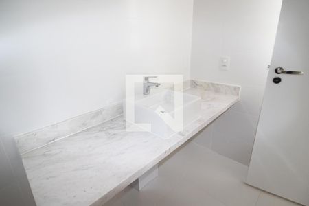 Apartamento à venda com 227m², 2 quartos e 4 vagasBanheiro da Suíte 2