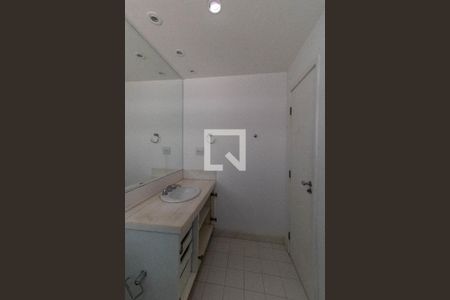 Casa de condomínio à venda com 300m², 3 quartos e 2 vagasBanheiro da Suíte