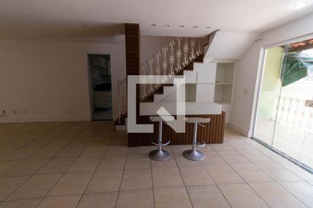 Sala de casa de condomínio à venda com 3 quartos, 300m² em Badu, Niterói