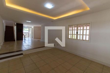 Sala de casa de condomínio à venda com 3 quartos, 300m² em Badu, Niterói