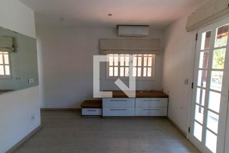 Casa de condomínio à venda com 300m², 3 quartos e 2 vagasSuíte