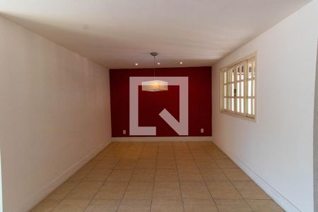Sala de casa de condomínio à venda com 3 quartos, 300m² em Badu, Niterói