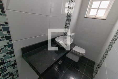 Casa de condomínio à venda com 300m², 3 quartos e 2 vagasLavabo