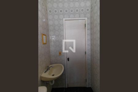 Casa de condomínio à venda com 300m², 3 quartos e 2 vagasBanheiro de serviço