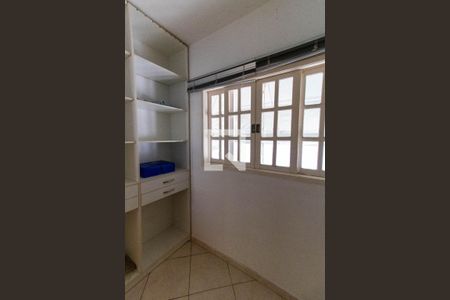 Casa de condomínio à venda com 300m², 3 quartos e 2 vagasDespensa