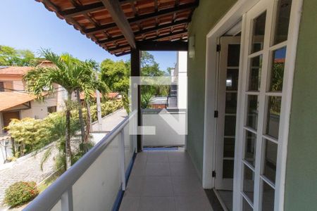 Casa de condomínio à venda com 300m², 3 quartos e 2 vagasVaranda da Suíte