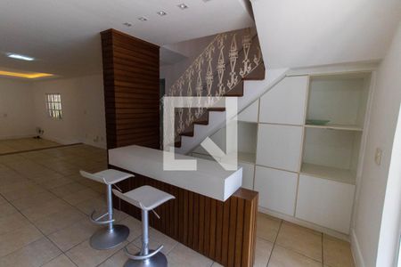 Sala de casa de condomínio à venda com 3 quartos, 300m² em Badu, Niterói
