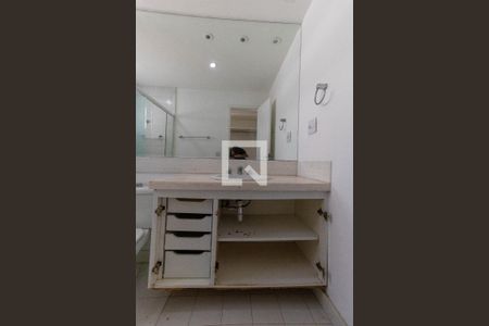 Casa de condomínio à venda com 300m², 3 quartos e 2 vagasBanheiro da Suíte