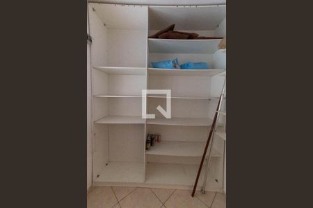 Casa de condomínio à venda com 300m², 3 quartos e 2 vagasDespensa