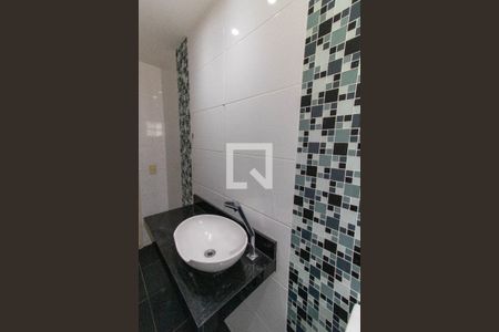 Casa de condomínio à venda com 300m², 3 quartos e 2 vagasLavabo