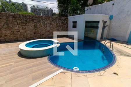 Casa de condomínio à venda com 300m², 3 quartos e 2 vagasPiscina