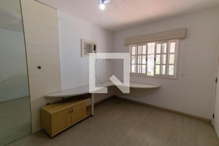 Casa de condomínio à venda com 300m², 3 quartos e 2 vagasQuarto 1
