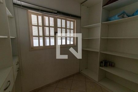 Casa de condomínio à venda com 300m², 3 quartos e 2 vagasDespensa