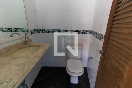 Casa de condomínio à venda com 300m², 3 quartos e 2 vagasBanheiro Externo