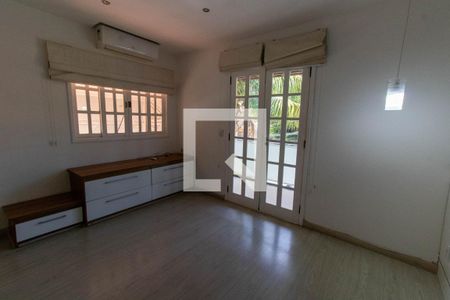 Casa de condomínio à venda com 300m², 3 quartos e 2 vagasSuíte