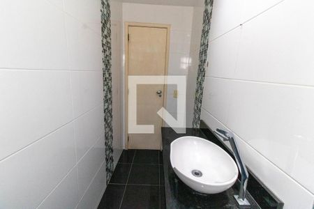 Casa de condomínio à venda com 300m², 3 quartos e 2 vagasLavabo