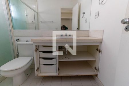 Casa de condomínio à venda com 300m², 3 quartos e 2 vagasBanheiro da Suíte