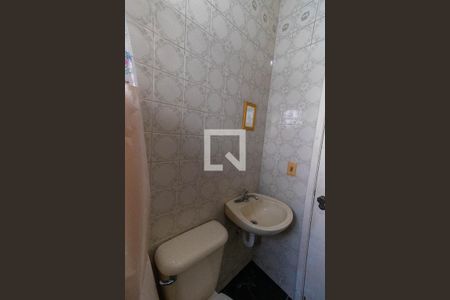 Casa de condomínio à venda com 300m², 3 quartos e 2 vagasBanheiro de serviço