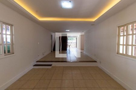 Sala de casa de condomínio à venda com 3 quartos, 300m² em Badu, Niterói